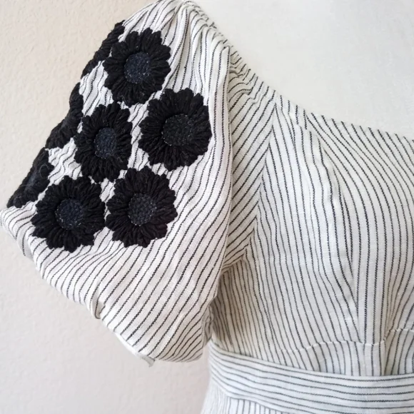 Elegant Off-Shoulder Striped Dress - Picture 11 of 16